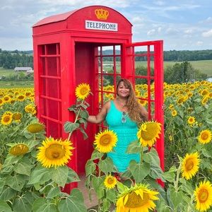 Meet your Posher, Dee